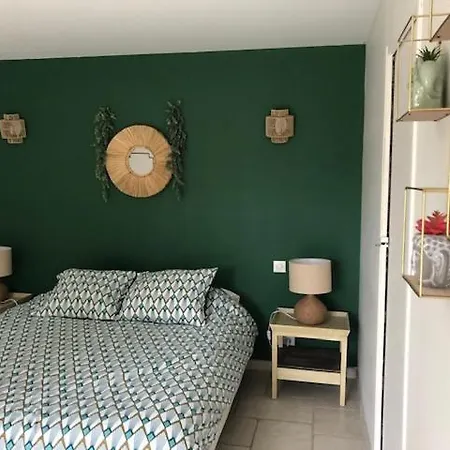 Chateau De La Prade Bed and breakfast 4*