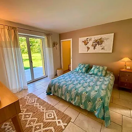 לינה וארוחת בוקר Chateau De La Prade 4*