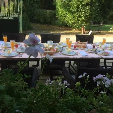 Chateau De La Prade Bed and breakfast